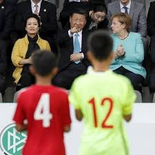 江夏工匠打造不锈钢足球雕塑助力武汉出征世界杯